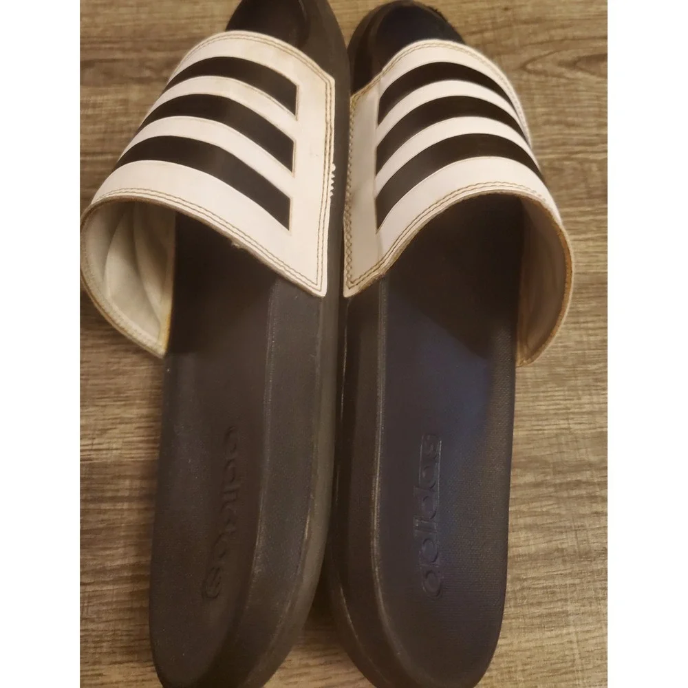 adidas‎ Adilette Comfort Slides Mens Size 9 Shower Sandals Black White